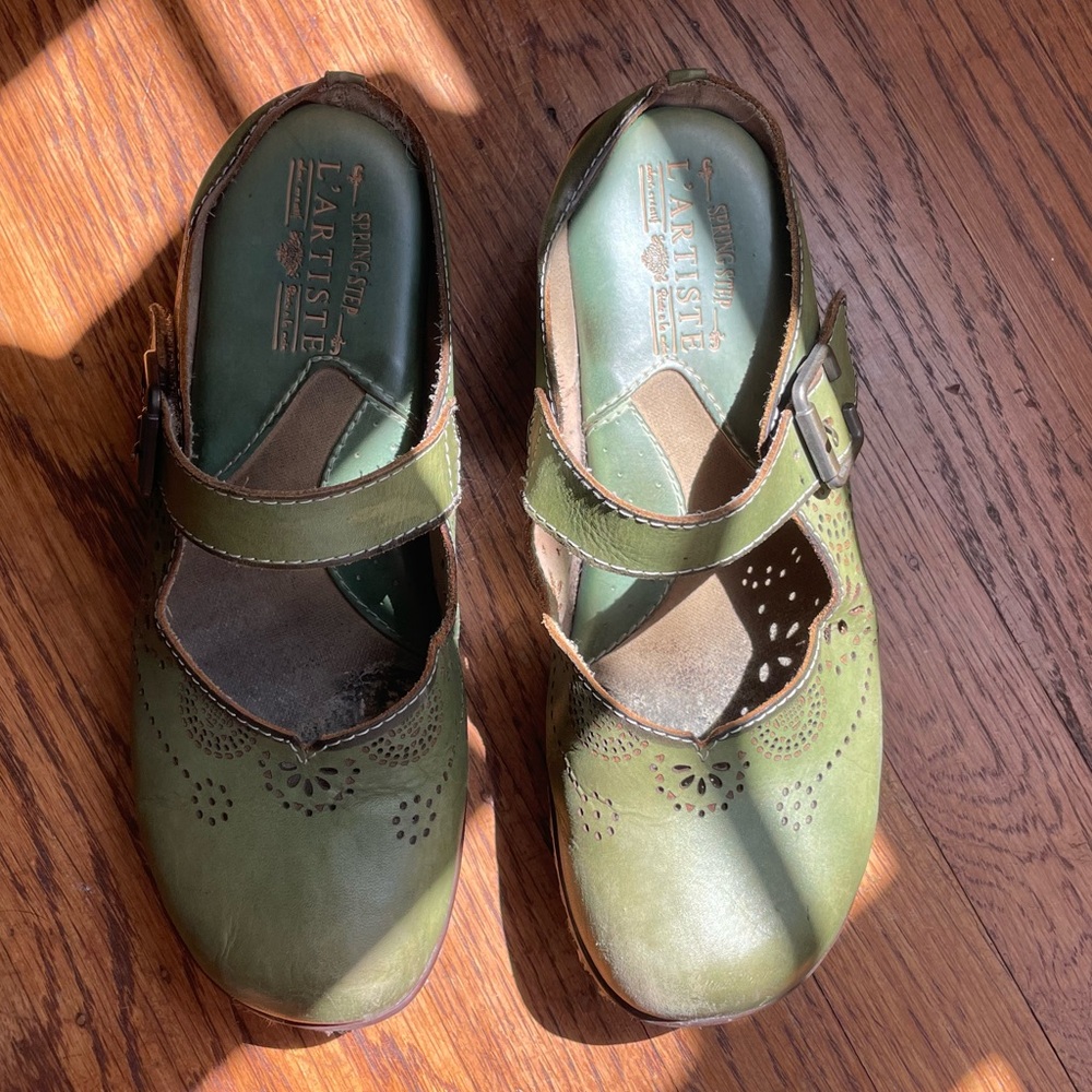 L’Artiste Spring Step green clog Mary Jane shoes